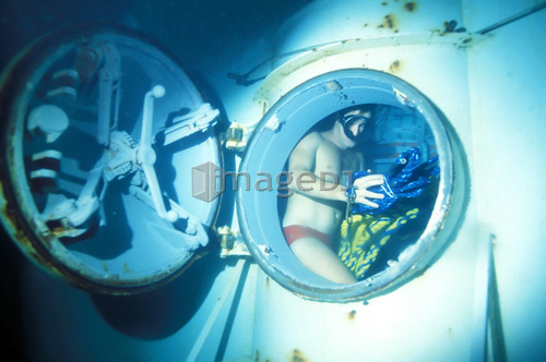 An Underwater Demoltion Team