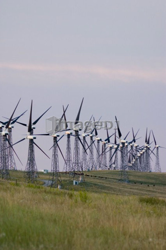Windmills used to generate electrical power at Cowley Ridge in southern Alberta, Canada