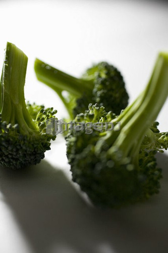 3 florets of broccoli