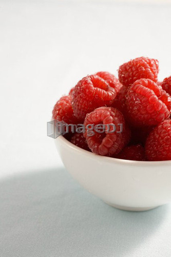Bowl of raspberries