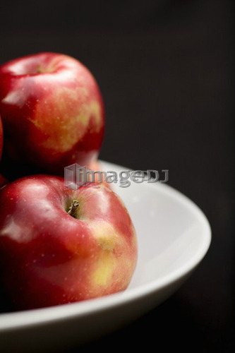 Organic apples in bowl