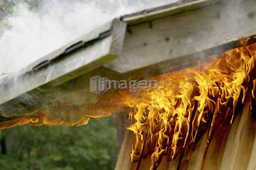 Flames and smoke burn up roof of shed, Hamilton, Ontario
