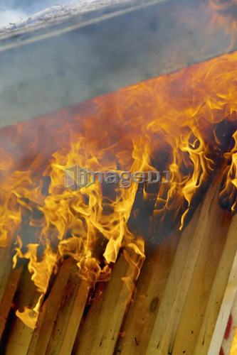 Flames and smoke burn up roof of shed, Hamilton, Ontario