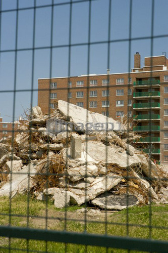 Building demolition; Canada, Ontario, Toronto