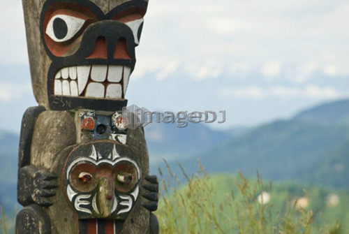 A totem pole along the Malahat Drive near Victoria, BC